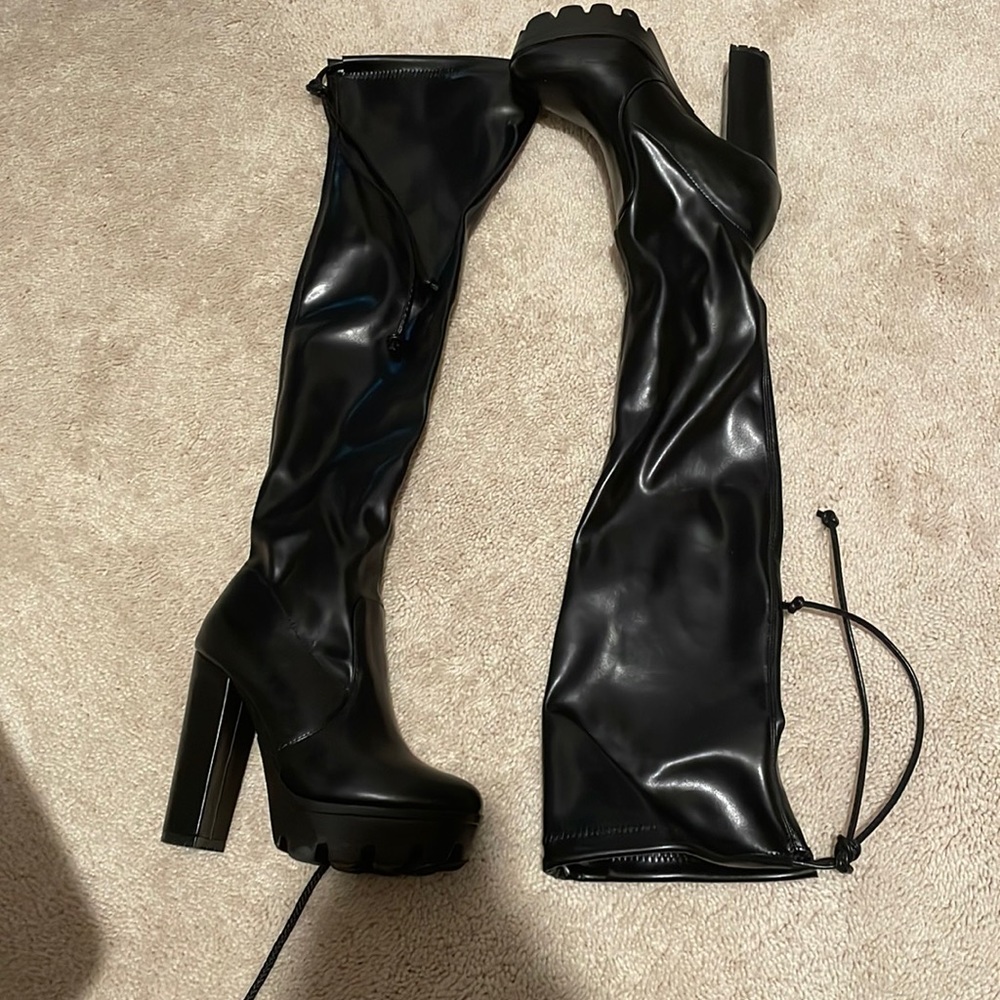 Black knee high boot heels